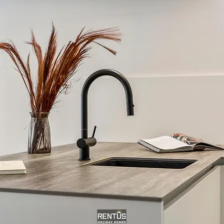 Port Orion - Brand New Ground Floor Flat With Pool דירה ניופורט