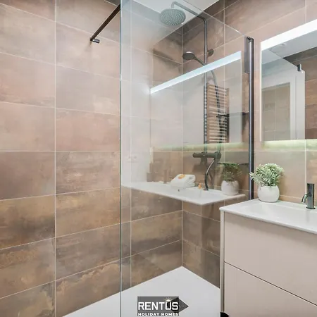 Port Orion - Brand New Ground Floor Flat With Pool 아파트 니우포르트